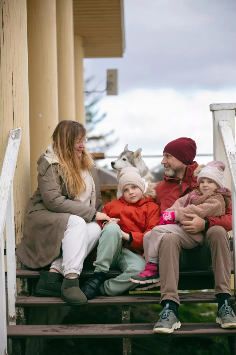 Jak zabawa w dom i odgrywanie ról rozwija dziecko i jego wyobraźnię?