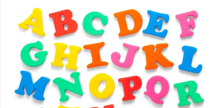 Magnesy literki dla dziecka – jakie umiejętności wspierają?