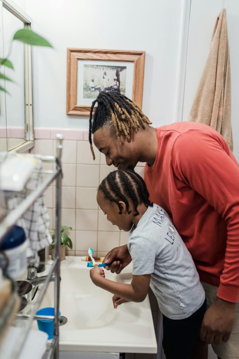 Jaką pierwszą szczoteczkę do zębów wybrać dla dziecka?