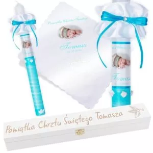 Świeca z szatką na chrzest ze zdjęciem dziecka oraz pudełkiem Model G13