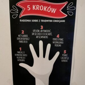 Plakat „5 kroków radzenia sobie z trudnymi emocjami” (PDF do druku)