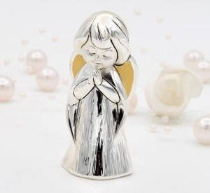 Figurka modlącego się aniołka pokryta srebrem – pamiątka na Chrzest