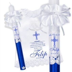 Chrzest: świeca i biała szatka satynowa z haftem i nadrukiem