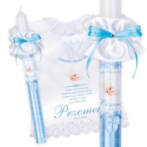 Chrzest: świeca i niebieska szatka satynowa z nadrukiem