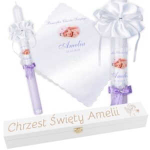 Chrzest/Komunia: świeca i szatka biało-fioletowa ze zdjęciem, grawer G16
