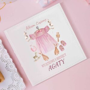 Album na baby shower dla dziewczynki z nadrukiem UV na okładce