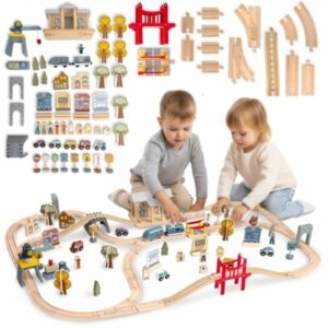 Drewniana kolejka miejska z elektrycznym pociągiem - ruchomy dźwig, statek, mosty