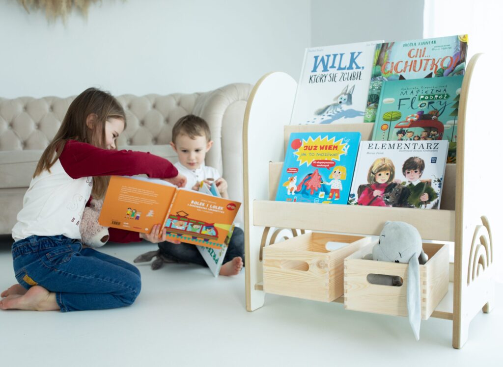 Biblioteczka Montessori Tęcza, drewniany regał na książki i zabawki, organizer