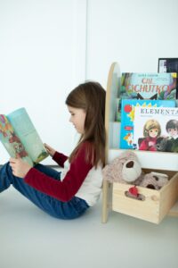 Biblioteczka Montessori Tęcza biały, drewniany regał na książki i zabawki, organizer